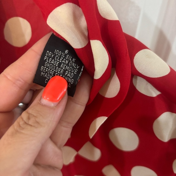 100 % silk red with white polka dots button up 90s - Picture 4 of 5